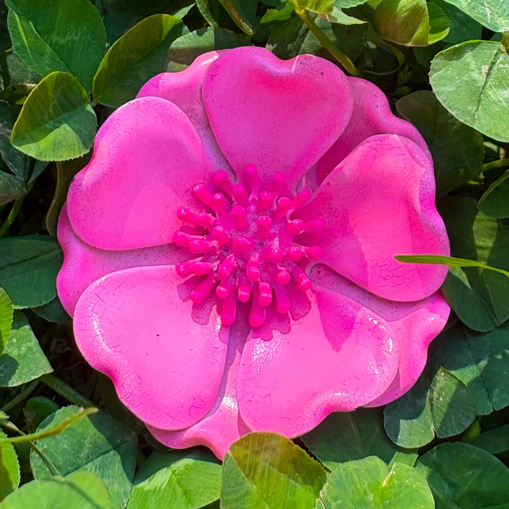 •vintage• pink enamel flower brooch